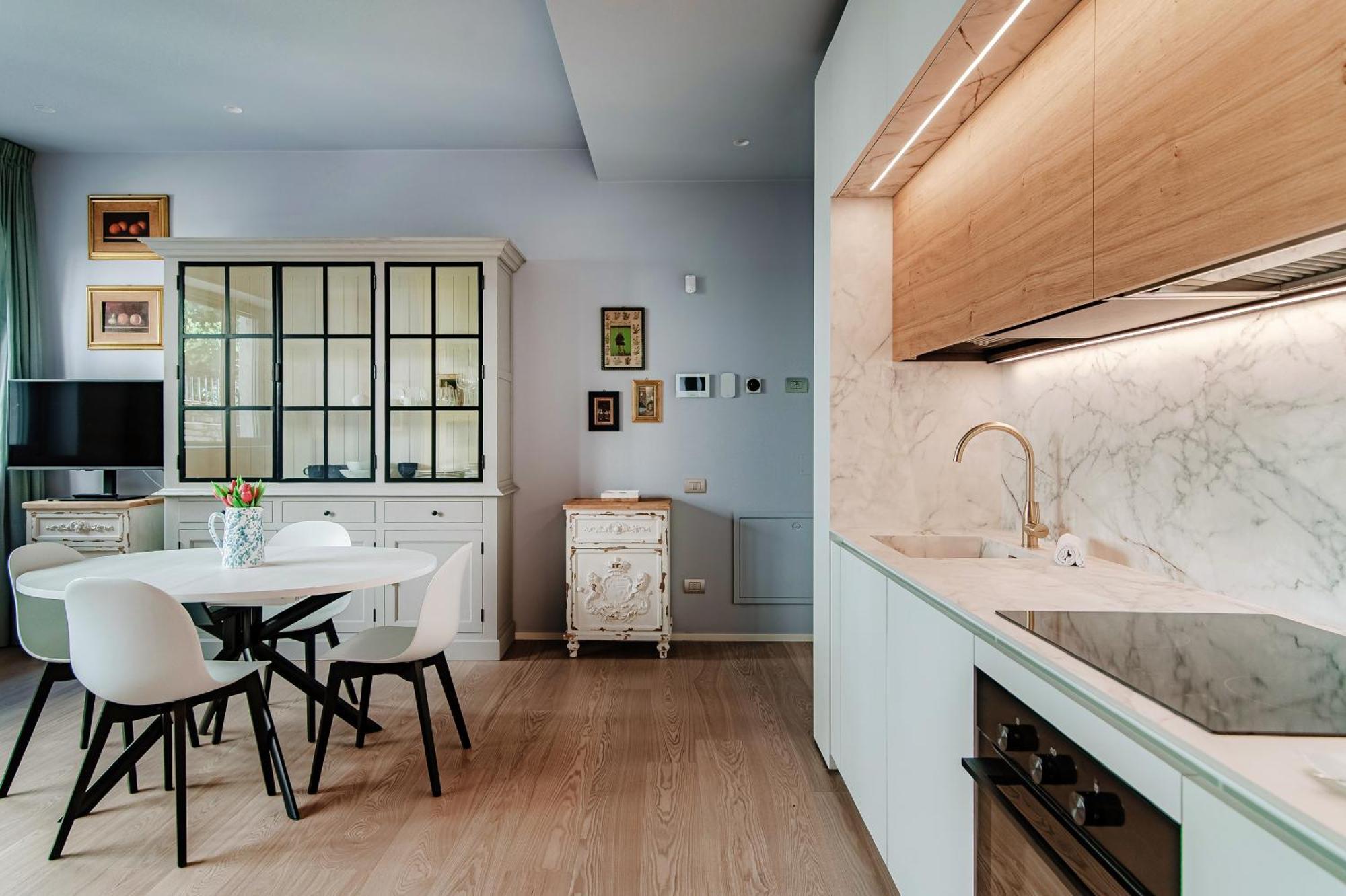 Three Colors - By Myhomeincomo Appartement *